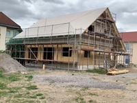 Na bitte, das Dach ist zu erkennen - hier noch ohne die Dachfenster