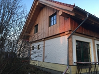 Die Laibungen müssen mit Lasur gestrichen werden