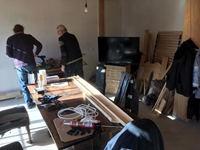 Der Wohnzimmerbereich ist gleichzeitig eine Werkstatt