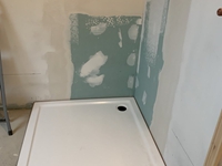 Das Duschbecken wird am 1. März montiert