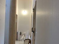 Der »ewig-hohe« Flur wird am 1. März tapeziert