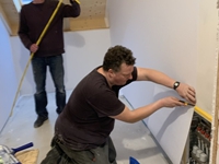 Auch der  »Kabuff 1« wird von Stefan und Michael tapeziert