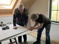 Die Verkleidung für den Schornstein wird vorbereitet …