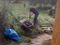 Die Regenabflussleitung wird gebaut