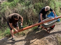 Die Regenabflussleitung wird gebaut