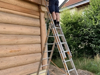 Die letzte Hauswand wird gestrichen - gemeinsam geht es schneller