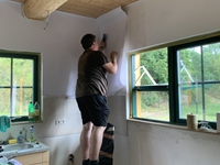 Der Wohnbereich ist fertig tapeziert!!!