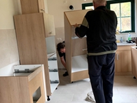 Nun muss alles wieder ausgeladen werden- das kostet viel Kraft.