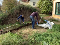 25.10.25 Der Bau des Regenwasserabflusses geht weiter.