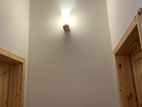 Und &raquo;endlich&laquo; wird die Flurlampe angebracht